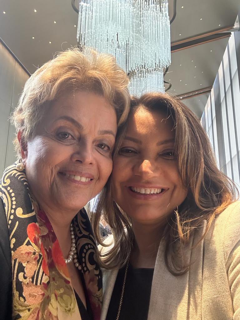 Figurinos, passeio e redes sociais: a viagem de Janja à China