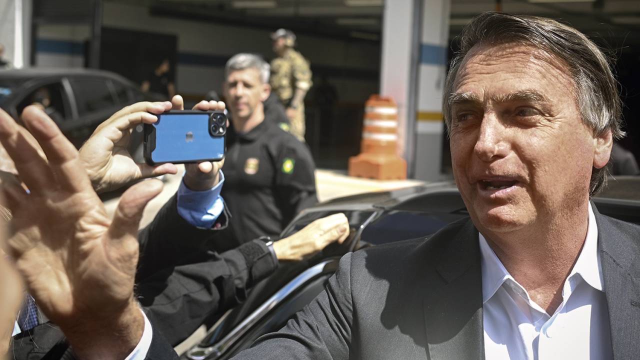 INVESTIGAÇÃO - O ex-presidente: inquérito apura se o capitão cometeu o crime de peculato, mas a PF não deve indiciá-lo