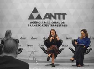 Mayra Cotta durante o 