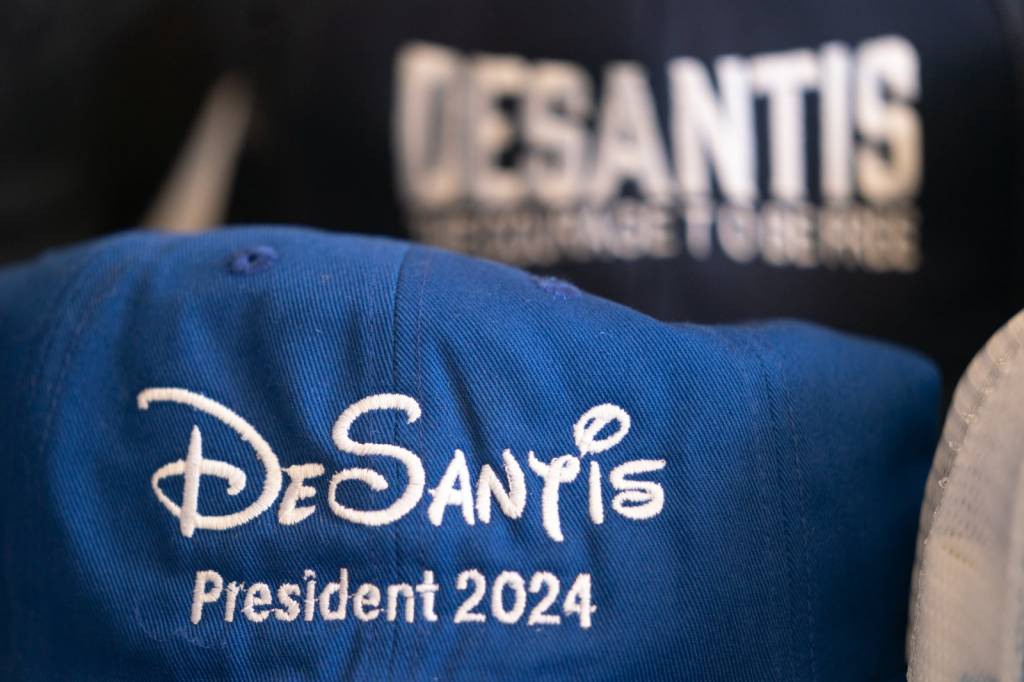 Em guerra com a Disney, republicano DeSantis aumenta provocação