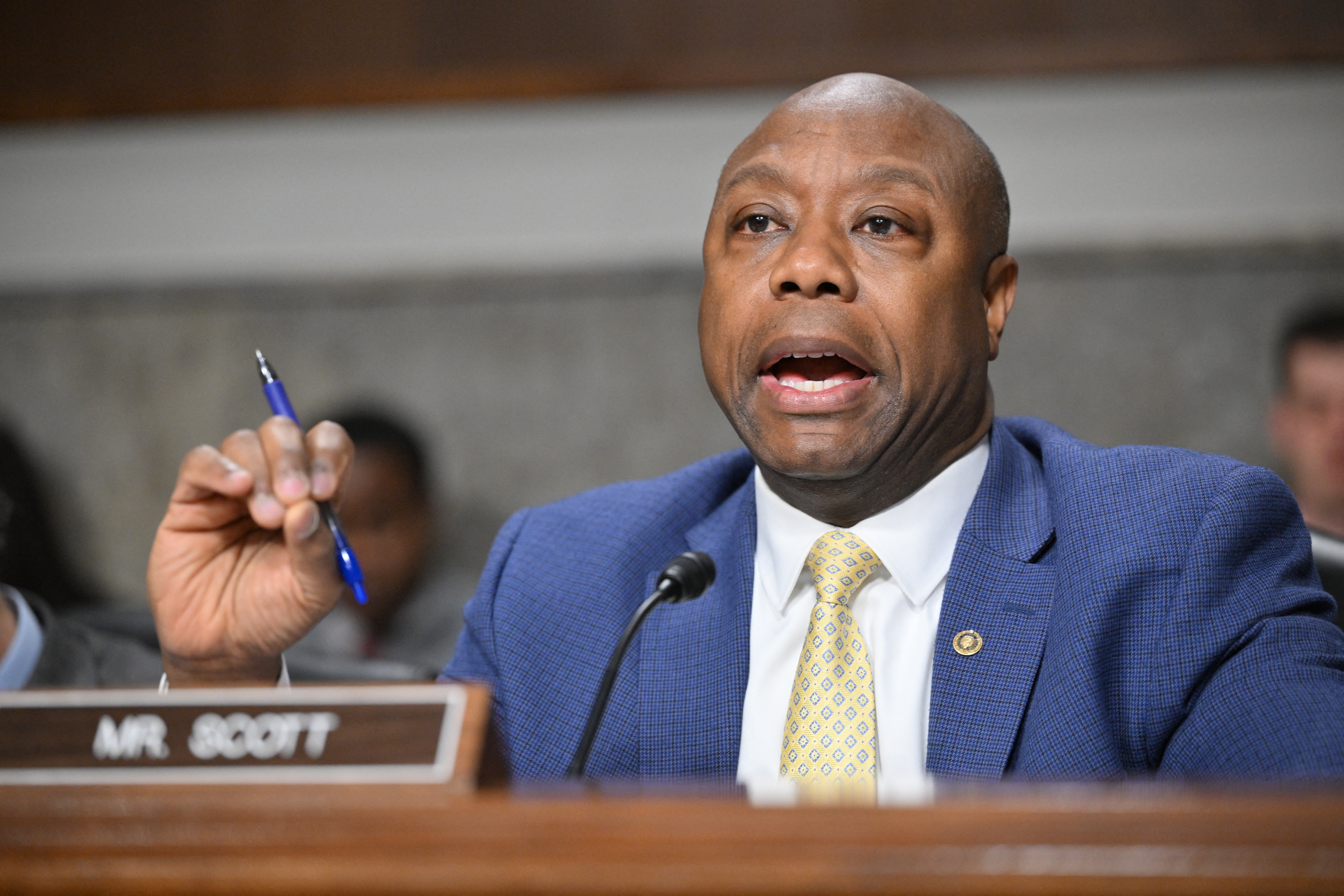 Único senador republicano negro diz que vídeo de Trump ‘cruza limites’