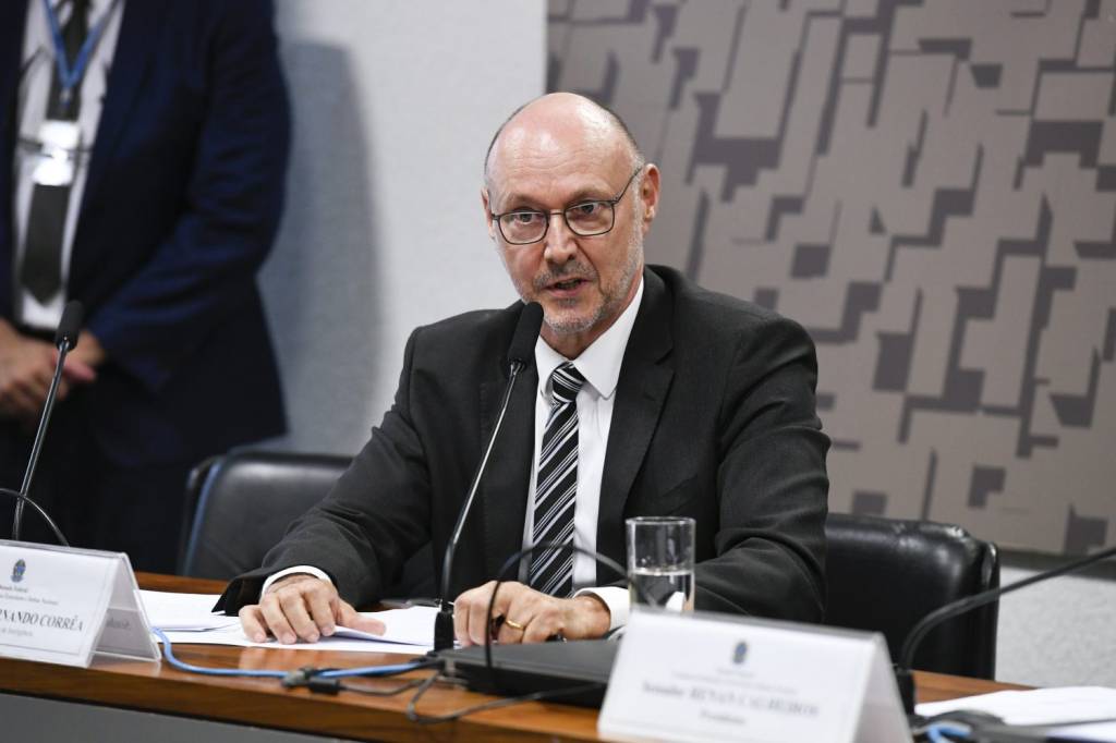 Indiciado, diretor-geral da Abin escolhe defesa no caso de espionagem