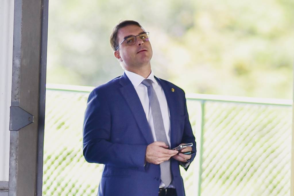 Abin paralela monitorou auditores que apuraram rachadinha de Flávio