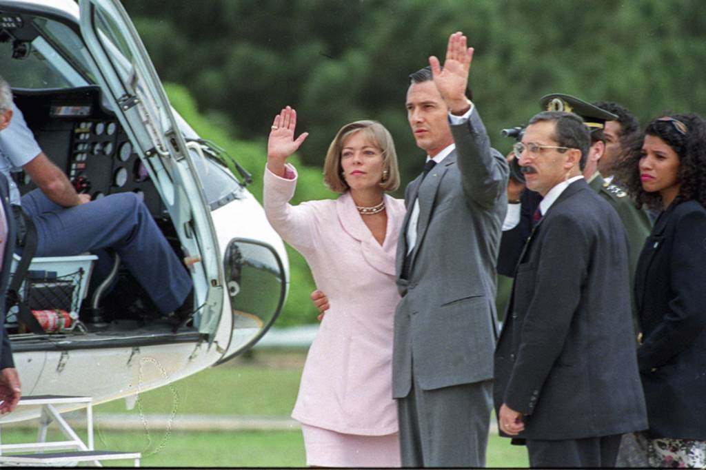 COLLOR-ROSANE-RENUNCIA2.jpg ...E QUEDA - Impeachment: o primeiro presidente brasileiro deposto por corrupção