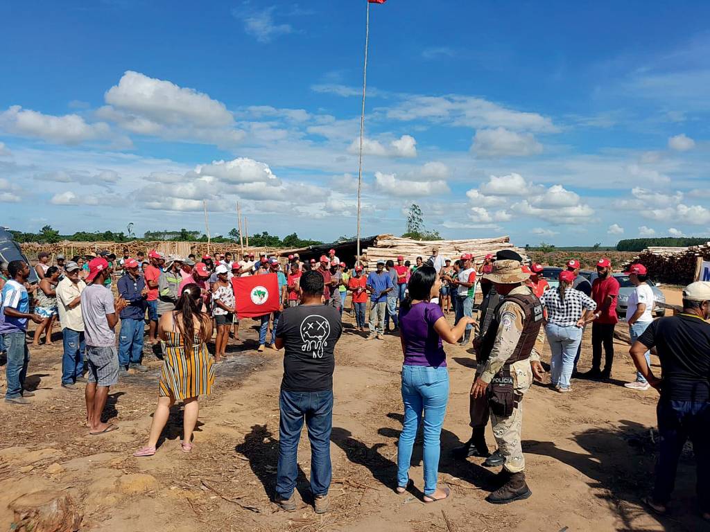 Governo Lula cria grupo com Suzano e MST para mediar conflito na BA e ES