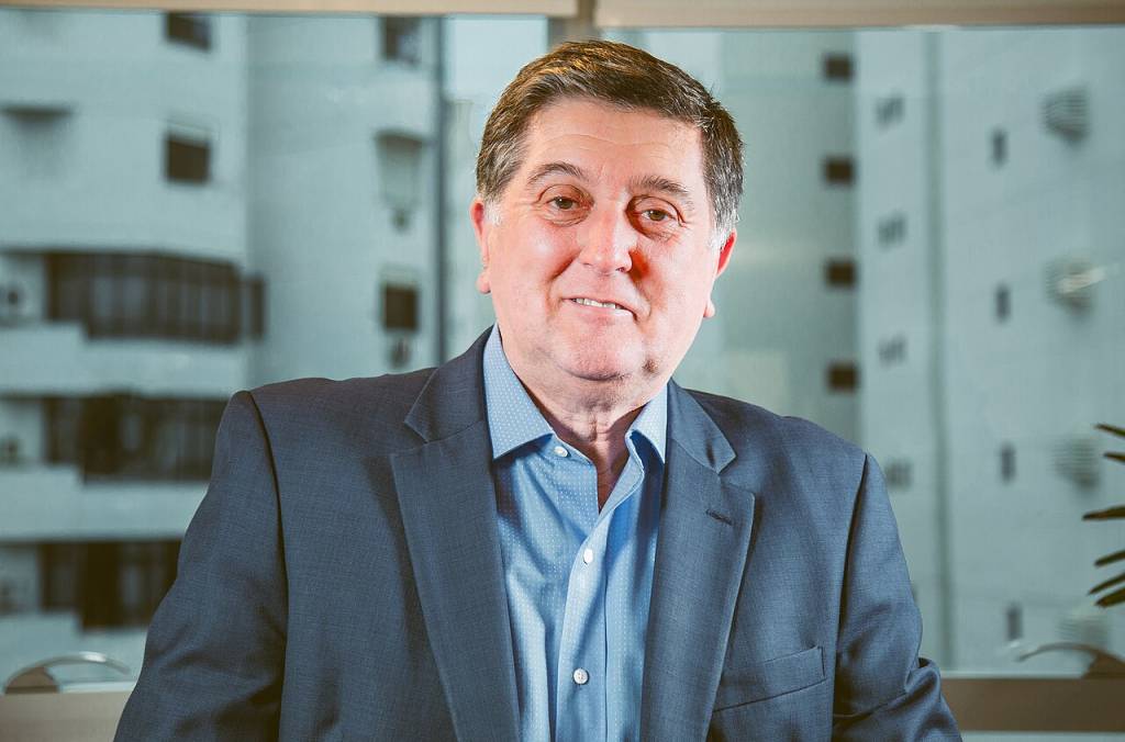 Florianópolis: prefeito estreante lidera, e 2º lugar tem disputa acirrada