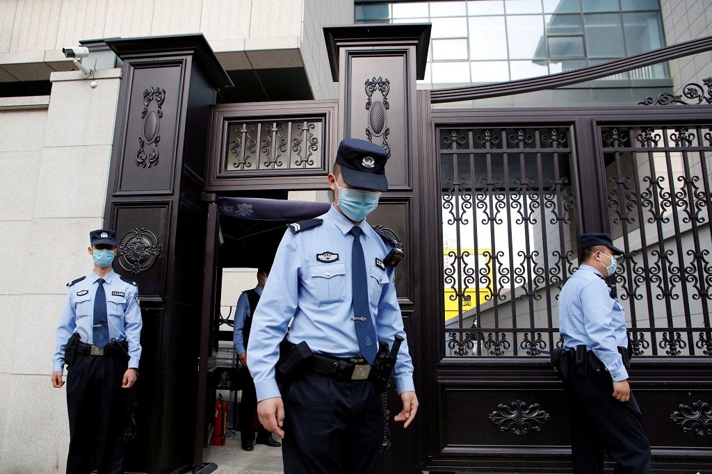 China sentencia cidadão americano à prisão perpétua por espionagem