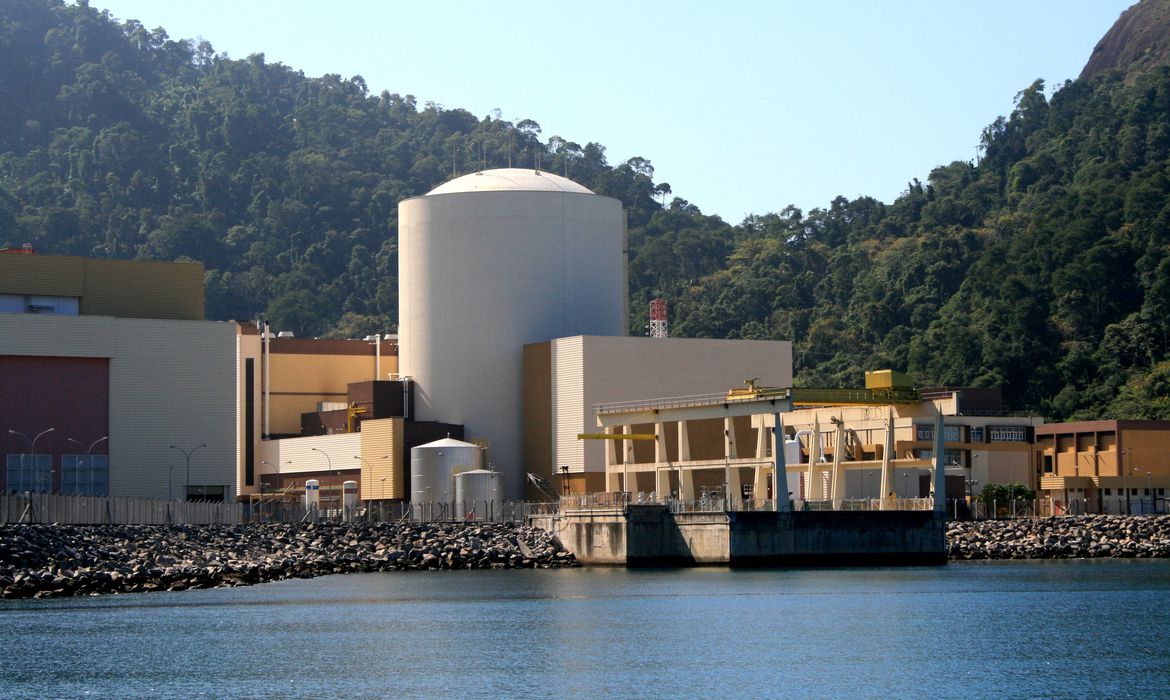 Usina nuclear Angra 1 obtém licença para operar até 2044