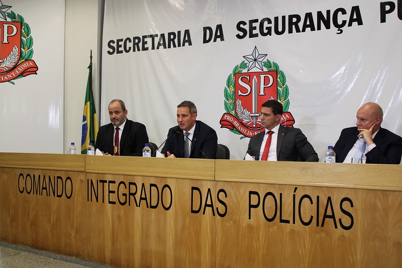 O secretário estadual de Segurança Pública de São Paulo, Guilherme Derrite, durante coletiva de imprensa nesta quarta-feira, 14