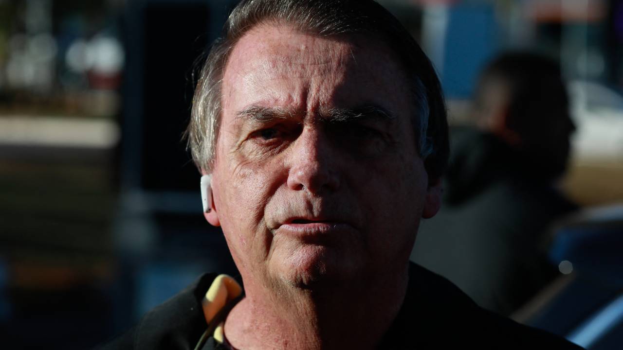 Defesa do ex-presidente tenta conseguir acesso à íntegra do inquérito