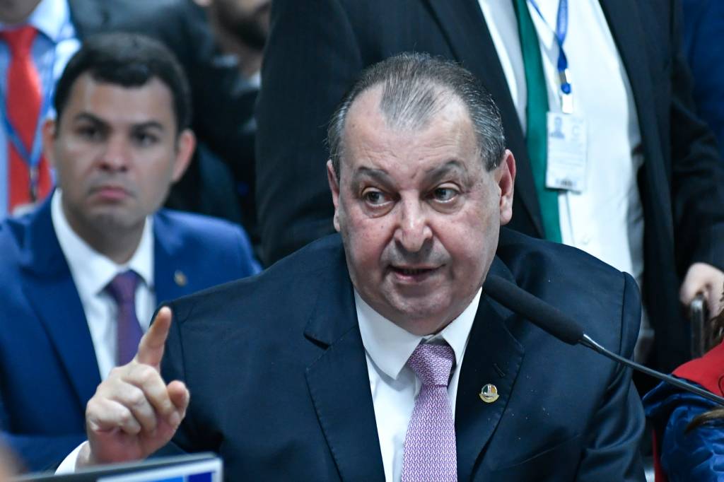 ‘Não vamos proteger nem perseguir’, diz Omar Aziz sobre CPMI do INSS