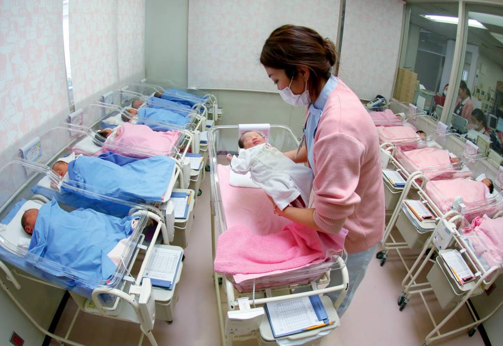 Japan newborn nursery EM BAIXA - Berçário no Japão: a fertilidade só faz cair no país mais envelhecido do planeta