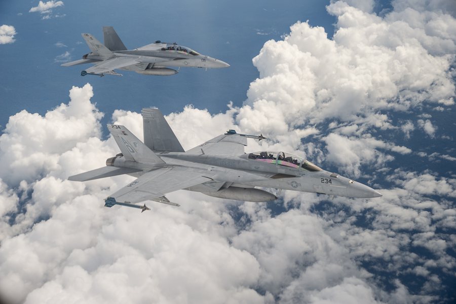 Mais de 3 mil funcionários da Boeing entram em greve e paralisam produção militar