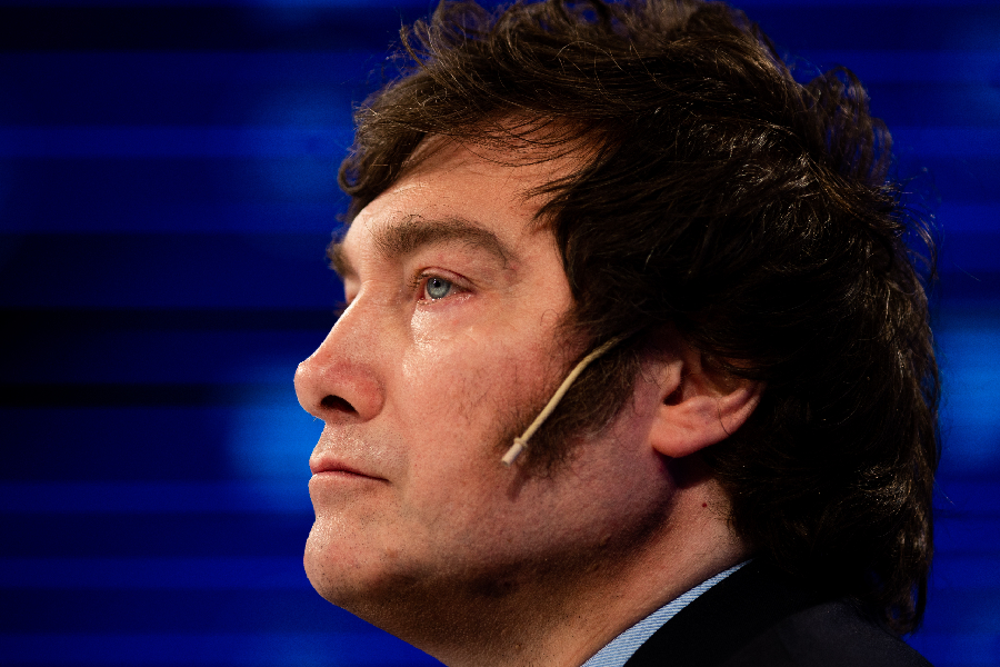 Milei enfrenta primeira greve geral contra reformas na Argentina