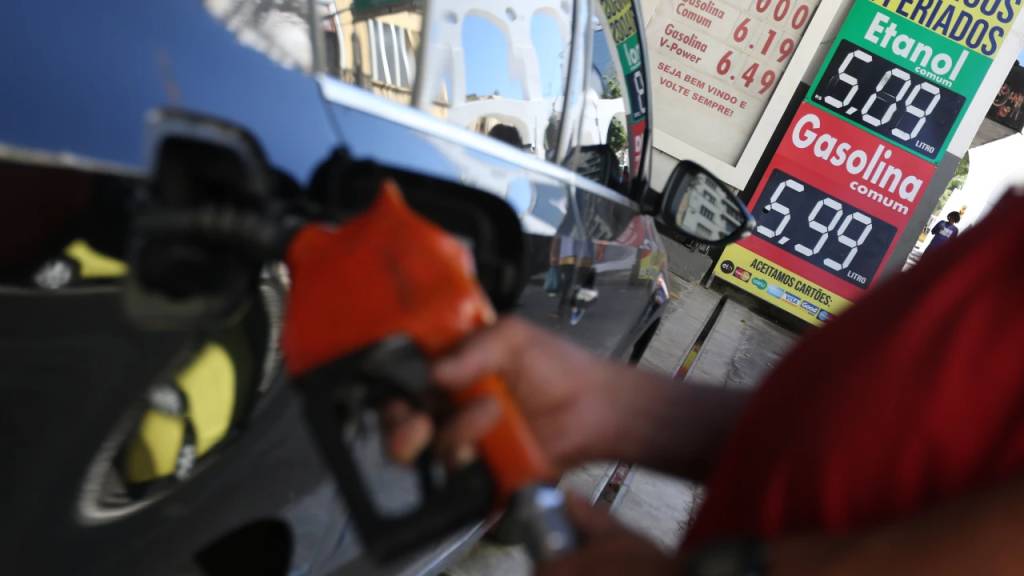 Prévia da inflação desacelera em outubro