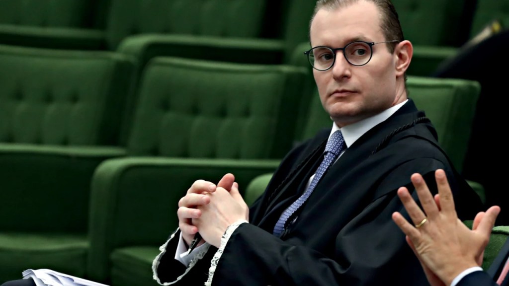 Conspiração dos EUA e Conselho de Jornalismo, o que pensa Zanin