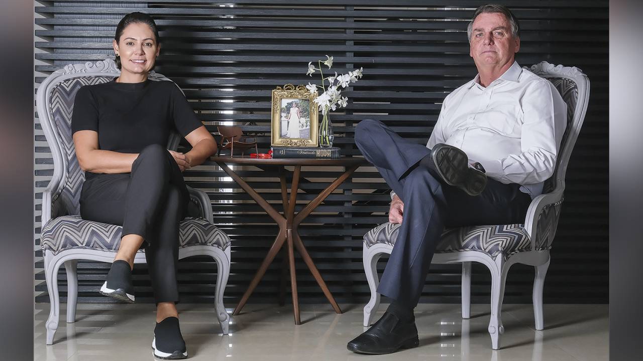 NO JOGO - Bolsonaro e Michelle: ex-presidente acredita em reviravolta e ex-primeira-dama pensa no Senado