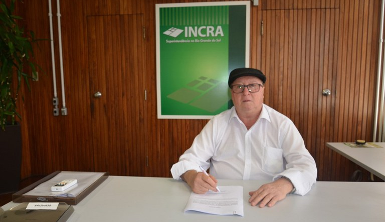 Superintendente do Incra lista invasão como ‘experiência profissional’