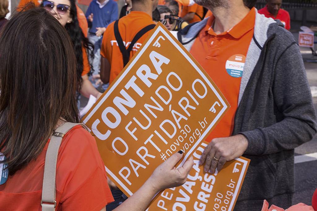 PROTESTO-NOVO—FUNDO-PARTIDARIO.jpg QUEM TE VIU... - Campanha: oposição ao subsídio público a partidos em 2018