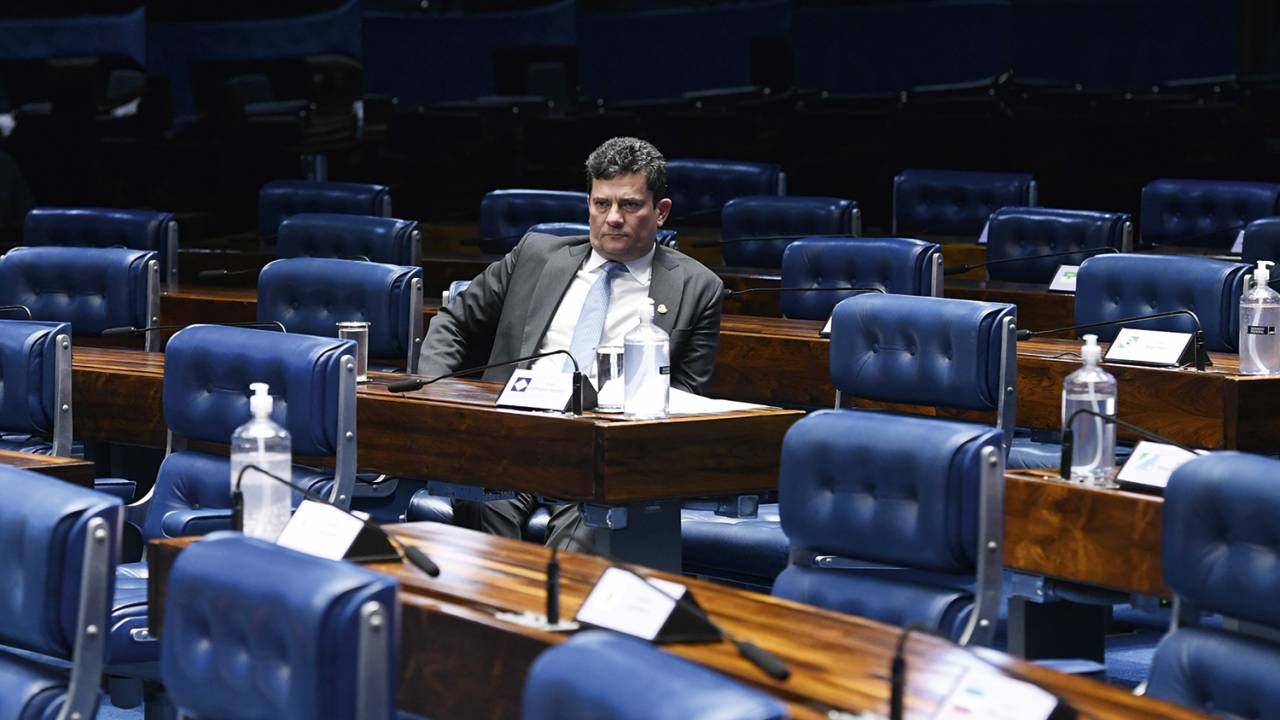 SOZINHO - O ex-juiz em Brasília: isolado politicamente, o senador paranaense diz que confia na Justiça
