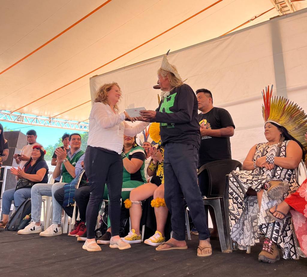 Rei Charles III envia carta ao Cacique Raoni; veja a íntegra