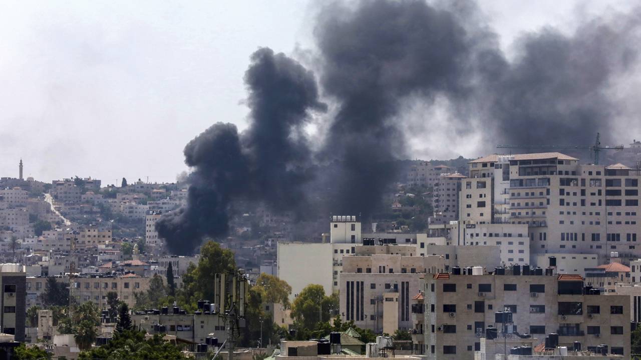 CENA EXPLOSIVA - Jenin: drones acertam prédios e matam civis perto de campo com 17 000 refugiados