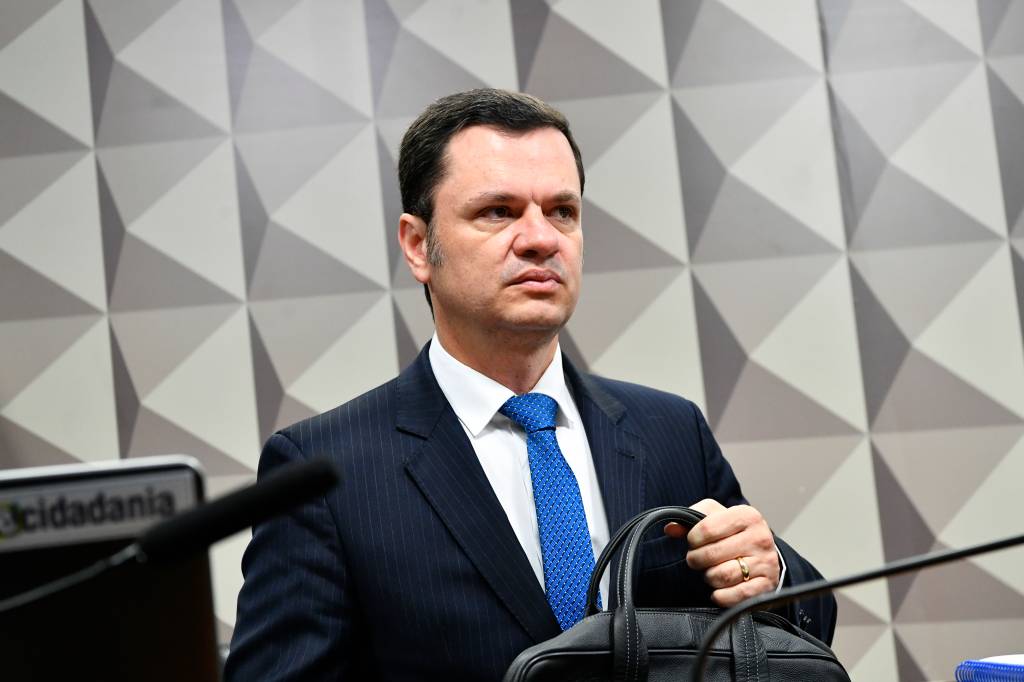 Ex-auxiliar diz no STF que Torres tentou se blindar em live de Bolsonaro