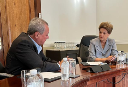 Presidente da NDB, Dilma Rousseff, e Renato Alban, presidente eleito da CNI