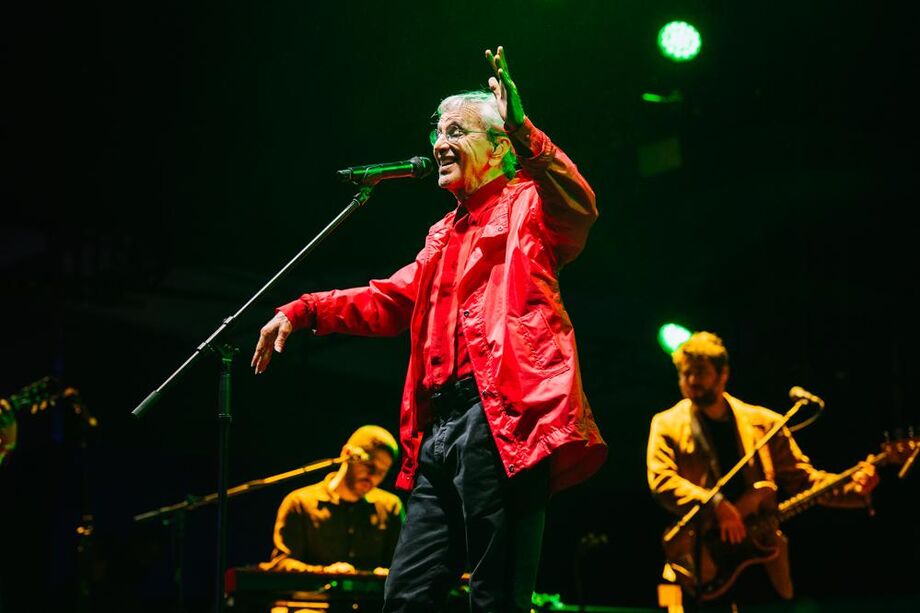Show de Caetano Veloso foi adiado e aconteceu no início da madrugada -