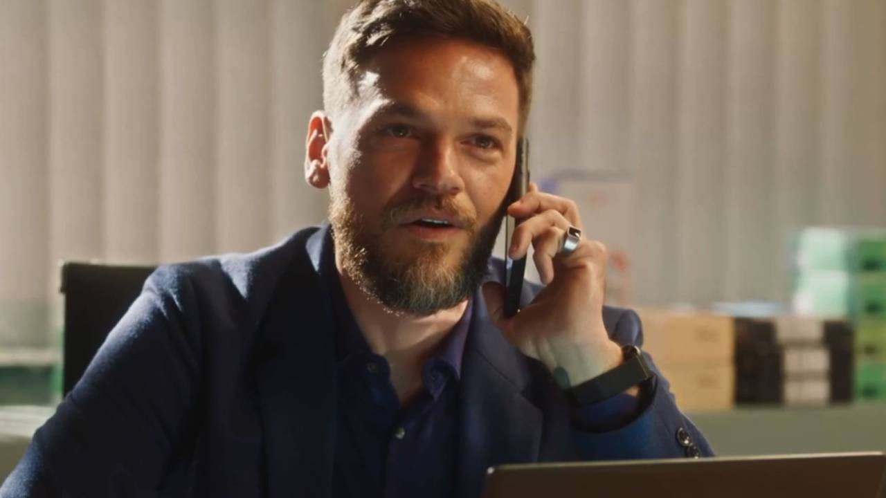 Emilio Dantas como Théo em 'Vai na Fé', novela das 7 da Globo