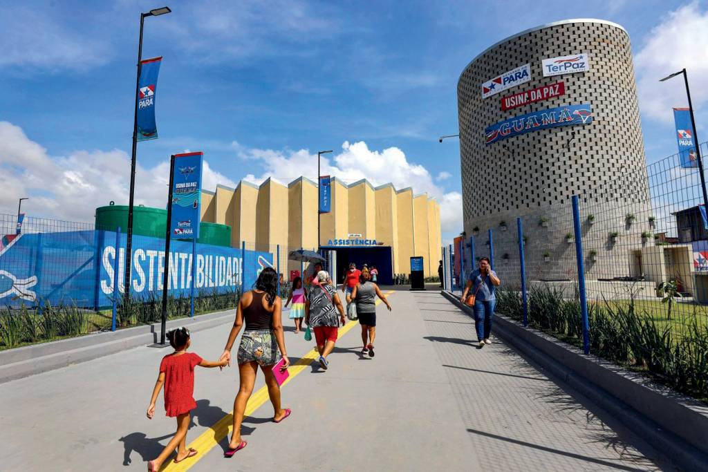 2 – USINA DA PAZ a.jpg CONFIANÇA - Envolvimento das lideranças locais no Pará: passo decisivo para a participação das comunidades
