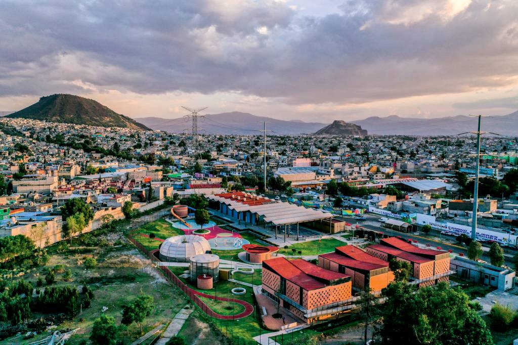 5 – MEXICO – UTOPIAS DE IZTAPALAPA i.jpg EXPERIÊNCIA - Cidade do México: equipamento urbano irradia qualidade de vida