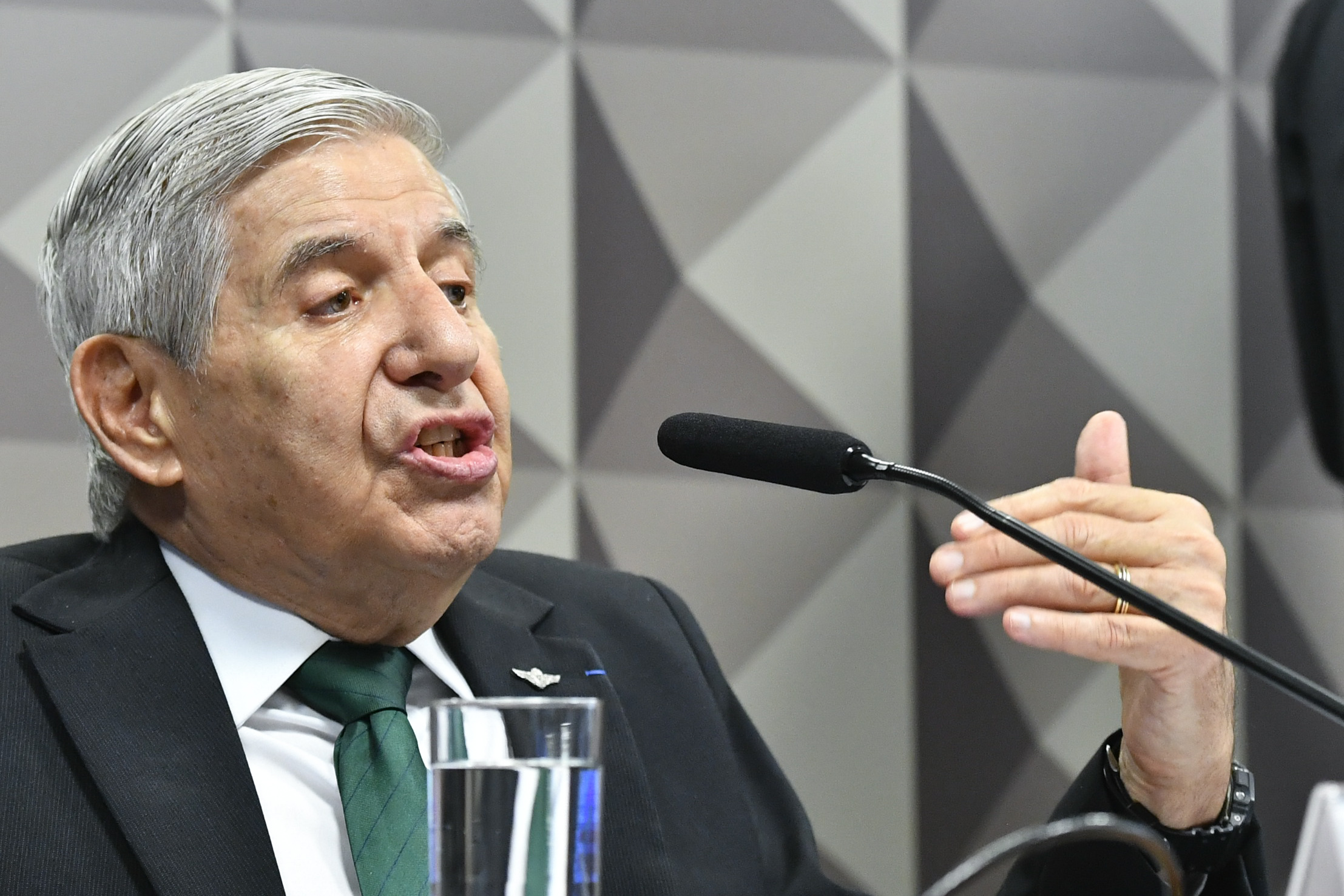 Defesas de Torres e Augusto Heleno usarão slides no julgamento do golpe
