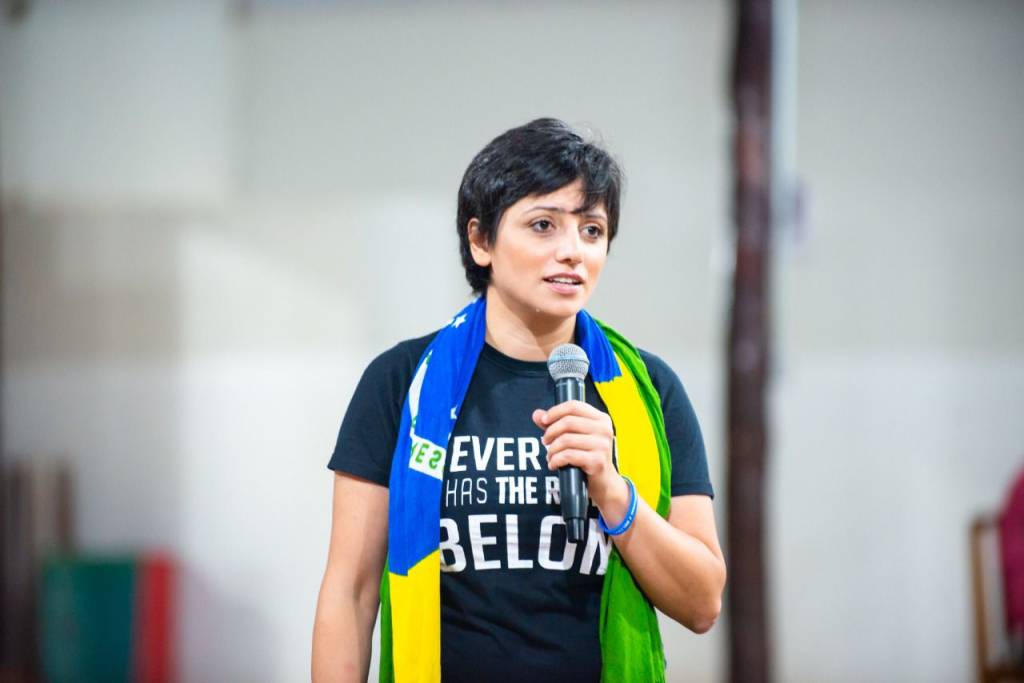 A curiosa exigência da ativista global Maha Mamo para evento no Brasil