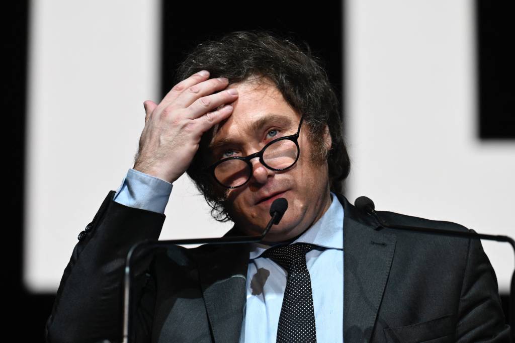 Governo Milei blinda Buenos Aires com polícia e cercas diante de protestos