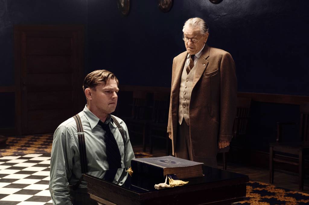 2a-D-FILME-KILLERS-OF-THE-FLOWER-MOON-195.jpg DÚBIO - DiCaprio com De Niro: dividido entre o tio golpista e o amor por nativa
