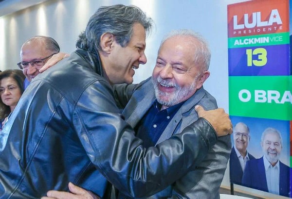 Lula trata Haddad pior do que tratou Palocci