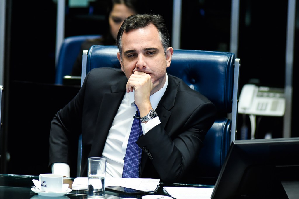 EMBATE - Rodrigo Pacheco: busca de apoio e futuro político pautam reação do Senado a decisões do Supremo