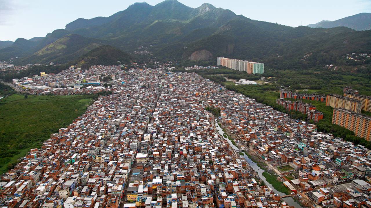 À MARGEM DA LEI - Rio das Pedras em expansão: população vive à sombra do medo