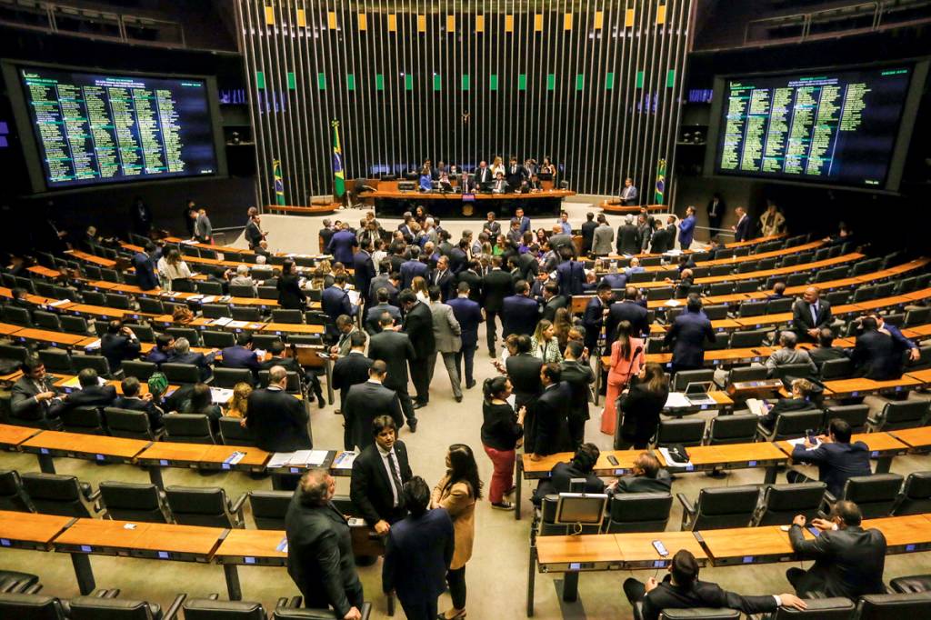 Conselho de Ética arquiva pedidos de cassação de Sâmia, Salles e Lindbergh