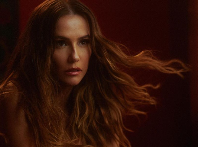 Deborah Secco relembra nudez na frente de diretor da Globo aos 18 anos