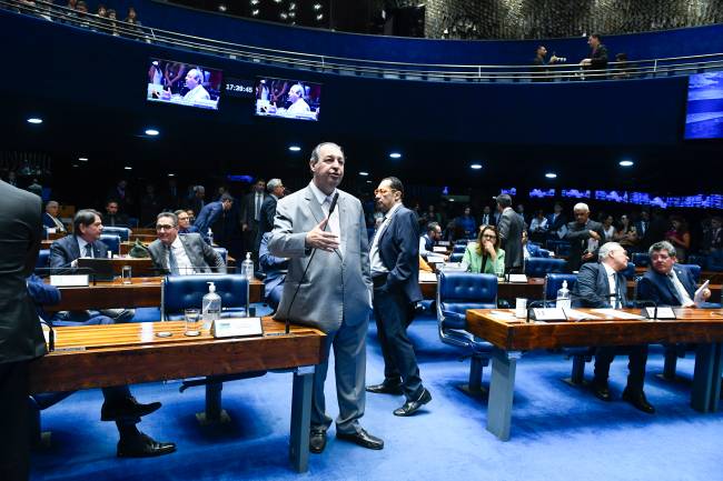 O senador Omar Aziz discursa no plenário do Senado no dia 27 de setembro O senador Omar Aziz discursa no plenário do Senado no dia 27 de setembro