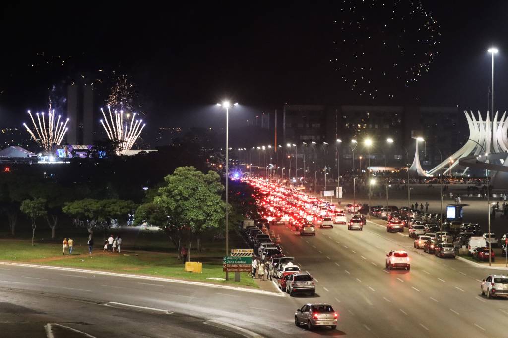 Queima de fogos na Esplanada dos Ministérios, em Brasília Queima de fogos na Esplanada dos Ministérios, em Brasília