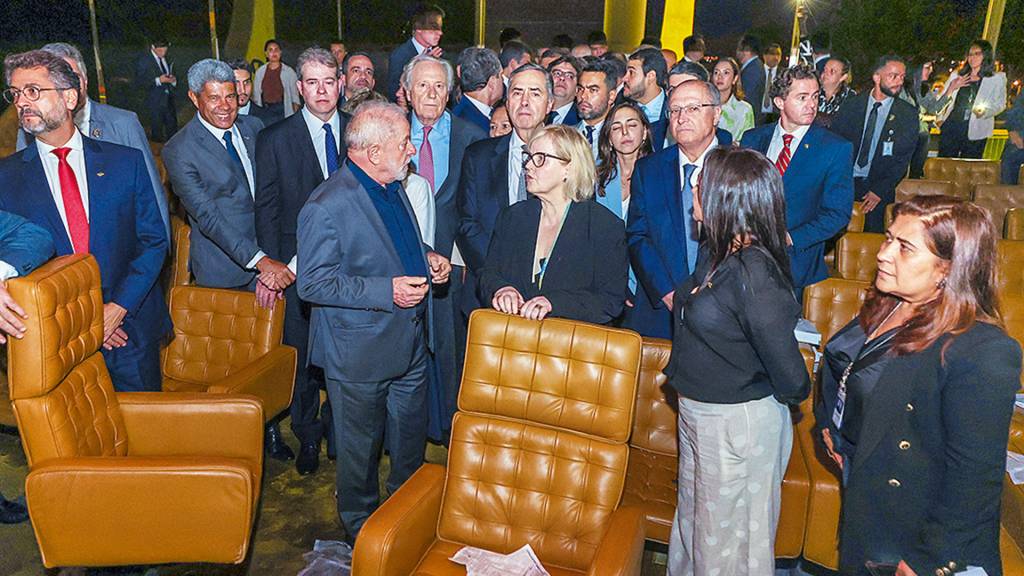 2D-(1)-52651368200_7654eae91f_o.jpg EM 2023 - Visita ao STF: defesa institucional uniu políticos de todos os matizes