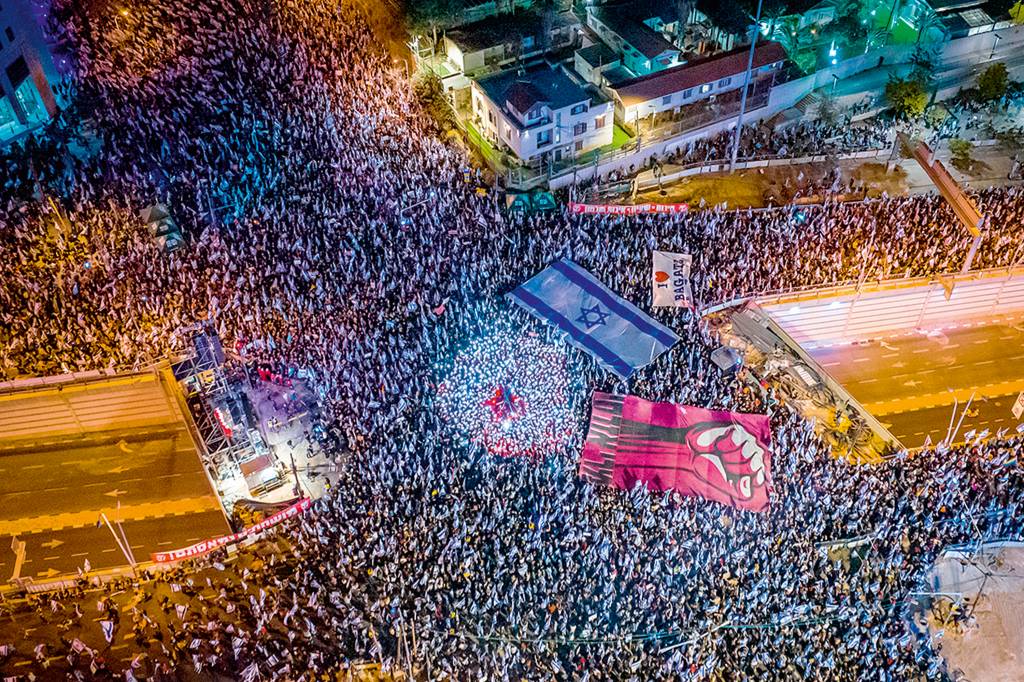 Israelis continue rallies against gov’t judicial overhaul plan TEL AVIV, ISRAEL - MARCH 11: An aerial view of streets where Israelis take part in the