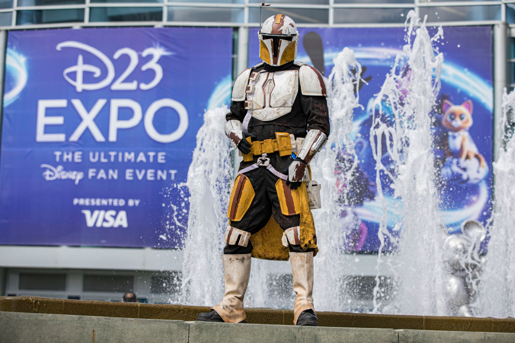 Cosplayer de 'O Mandalorian' na D23 em Anaheim, na Califórnia -