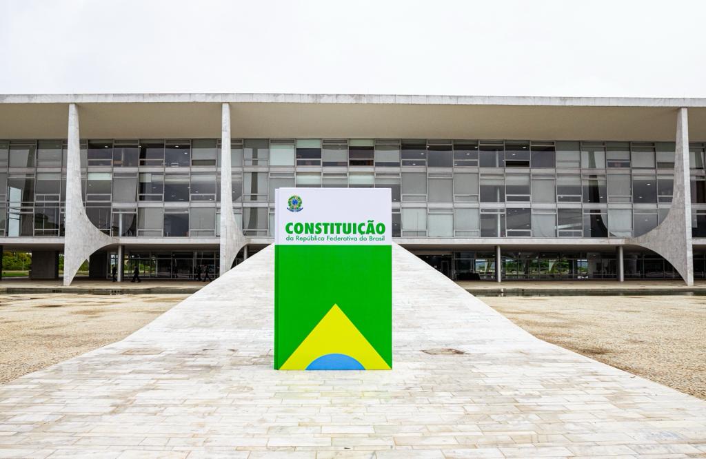 Os ministros do STF que estarão na cerimônia do 8 de janeiro no Planalto