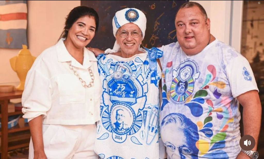 A surpresa do bloco Filhos Gandhy para Caetano Veloso