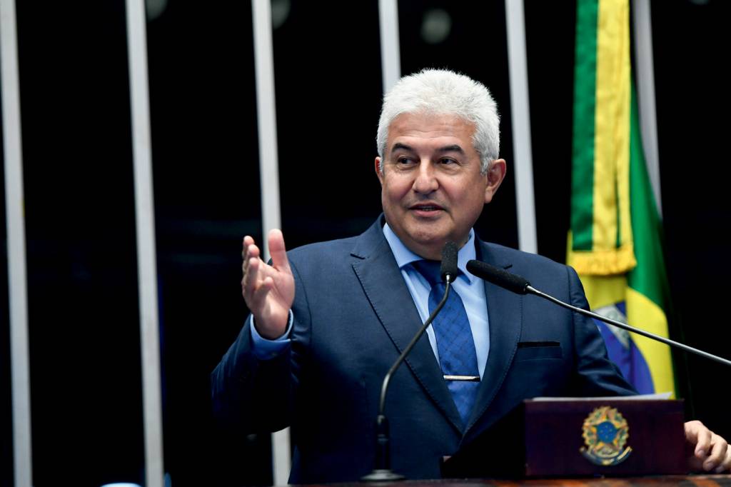 Plenário do Senado ELES IRÃO - O senador Pontes: um dos noventa parlamentares confirmados