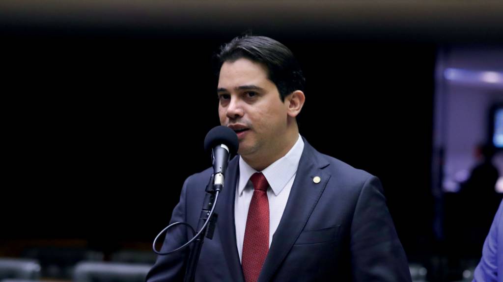 Investigação que cita deputado tem indícios de compra de votos via Pix no Ceará